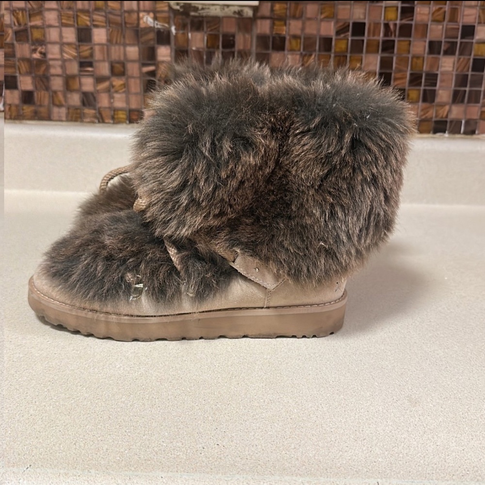 Uggs - Picture 3 of 5